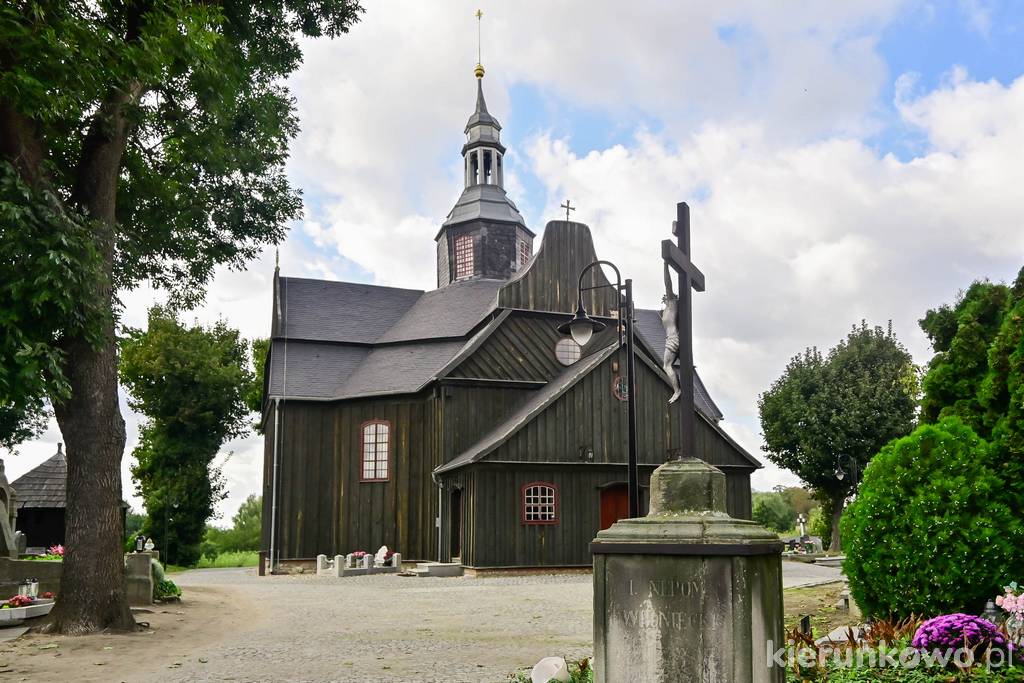 Drewniany kościół św. Krzyża w Buku