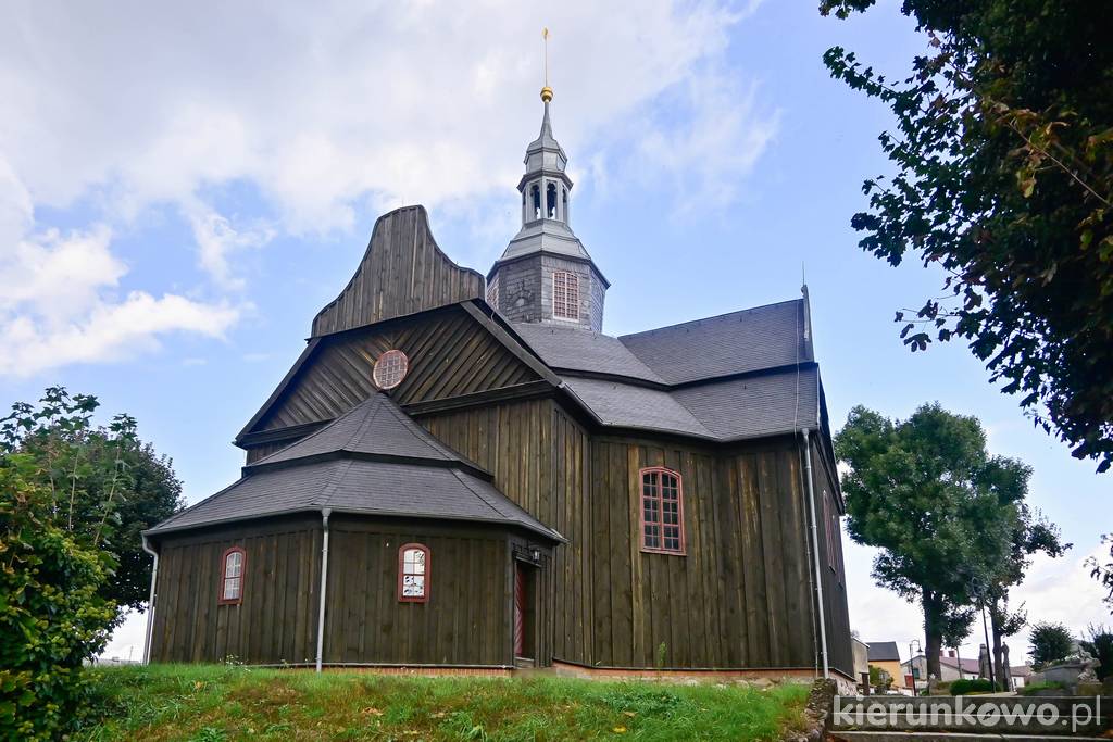 Kościół św. Krzyża w Buku - widok od tyłu