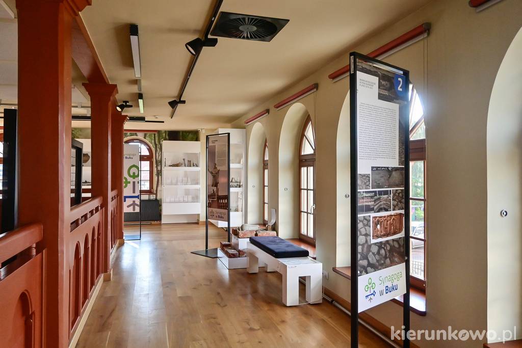 Buk co warto zobaczyć Wystawa zbiorów na antresoli dawnej synagogi w Buku