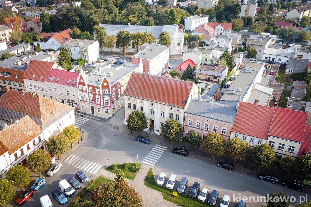 Fragment Placu Przemysława (rynku) w Buku z lotu ptaka