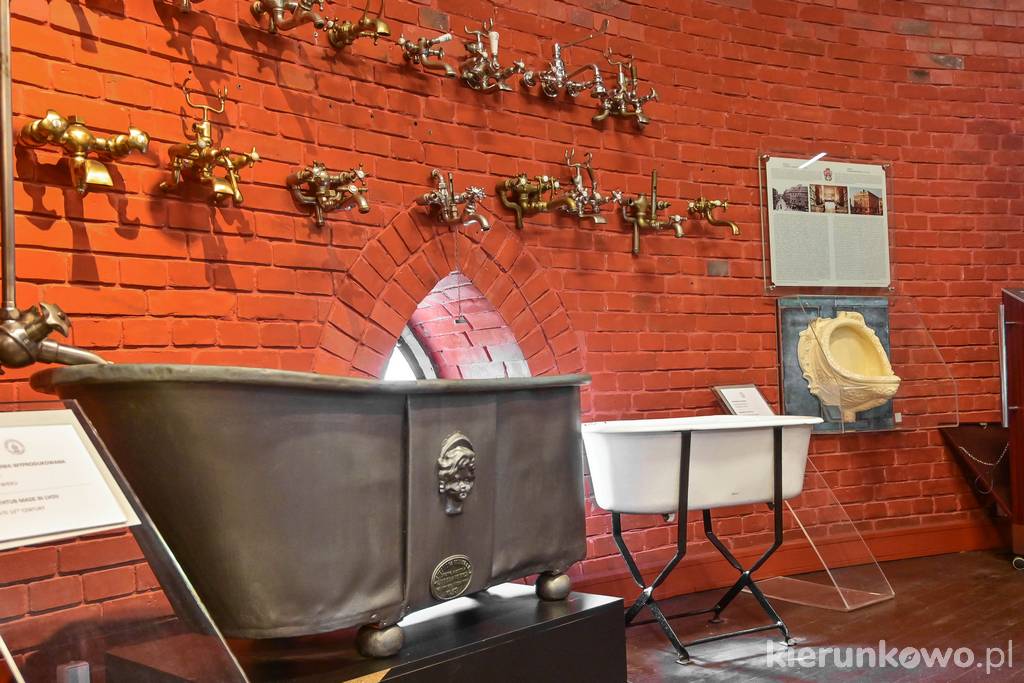 Historyczne elementy wyposażenia łazienek w bydgoskim Muzeum Wodociągów