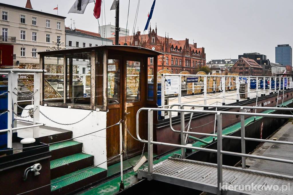 Wejście do Muzeum Legend Szyperskich na Barce Lemara w Bydgoszczy