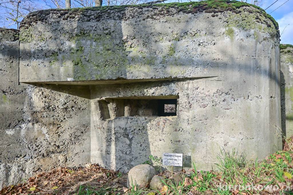 Okienko strzelnicze w polskim bunkrze bojowym nad Prosną (schrony w Brudzewku)