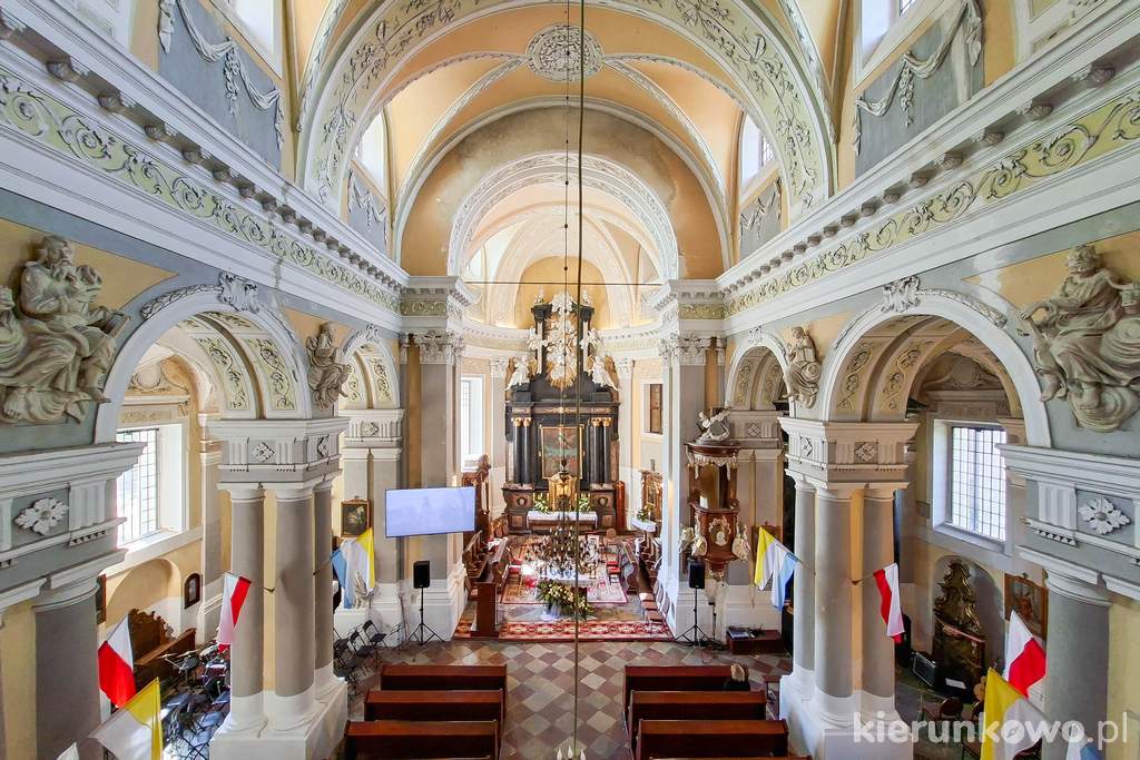 Wnętrze kościoła pokolegiackiego pw. Wniebowzięcia NMP w Choczu