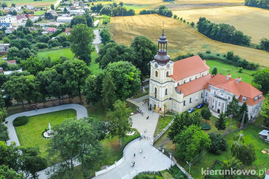 Kościół pokolegiacki i pałac infułatów w Choczu