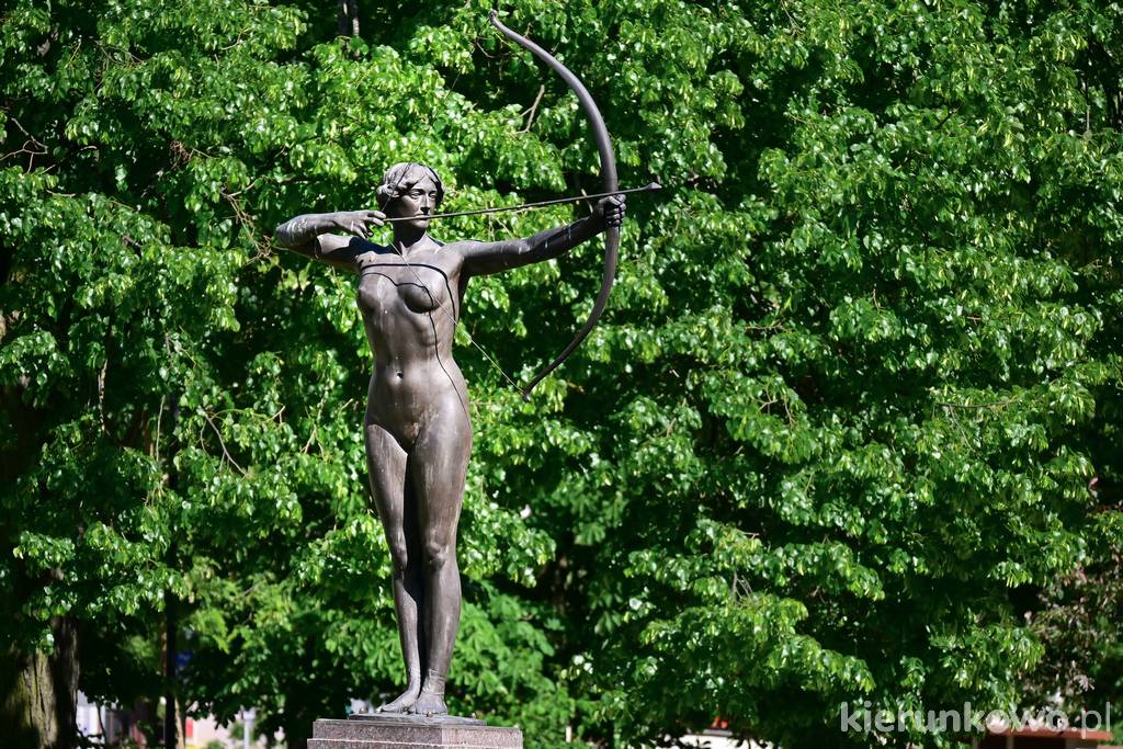 Bydgoska Łuczniczka rzeźba dzielnica muzyczna