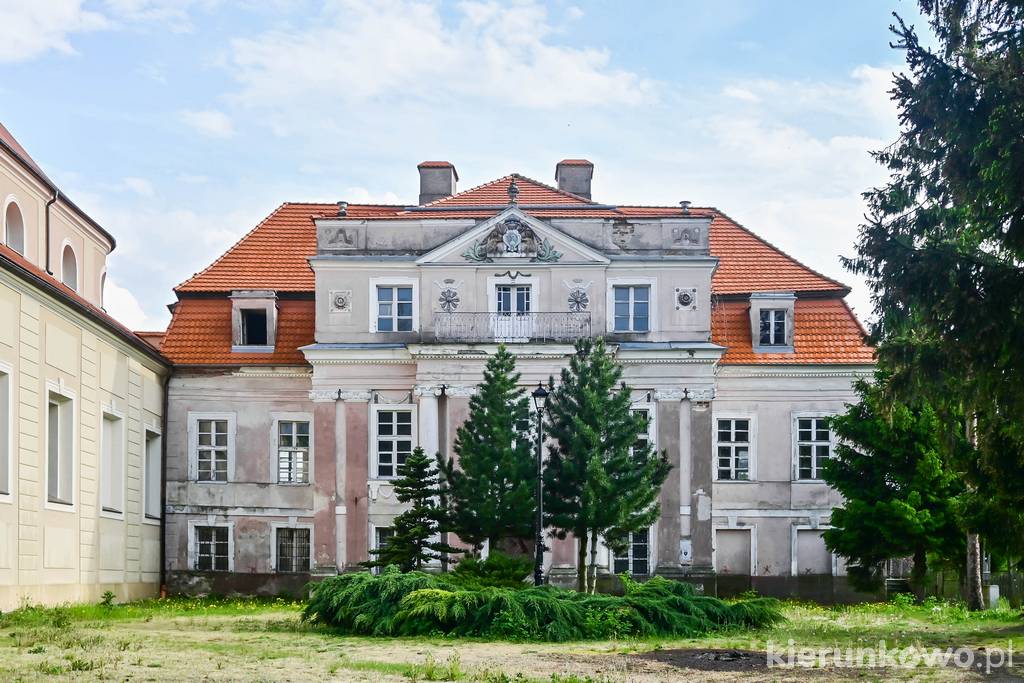 Pałac infułatów w Choczu (Zamek Królewski w Choczu - na jego murach wzniesiono pałac)