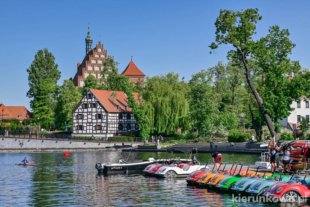 Przystań i wypożyczalnia sprzętu wodnego na Wyspie Młyńskiej w Bydgoszczy