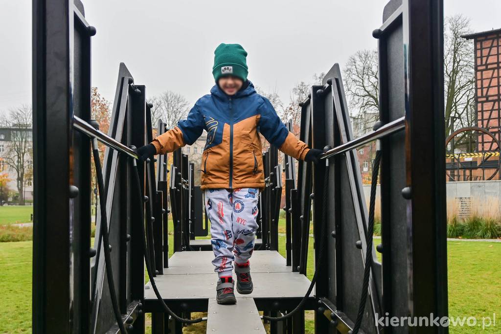 Napis "MŁYNY" stojący przed Młynami Rothera skrywa niespodziankę dla najmłodszych