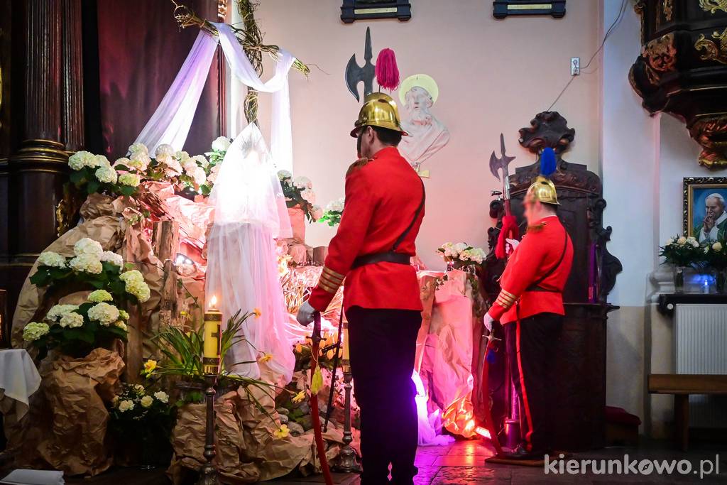 Turcy (straż turecka) przy Grobie Pańskim w kościele w Choczu co zobaczyć w choczu