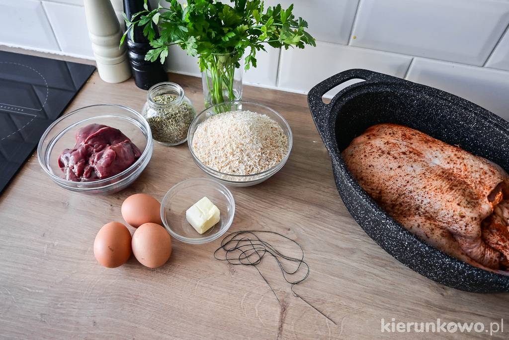 Pieczona kaczka nadziewana podrobami. Przepis mojej babci