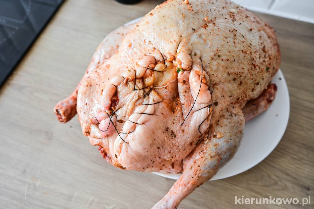 zaszyta kaczka faszerowana