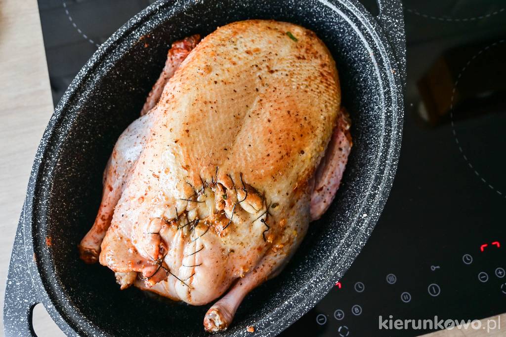 Pieczona kaczka faszerowana