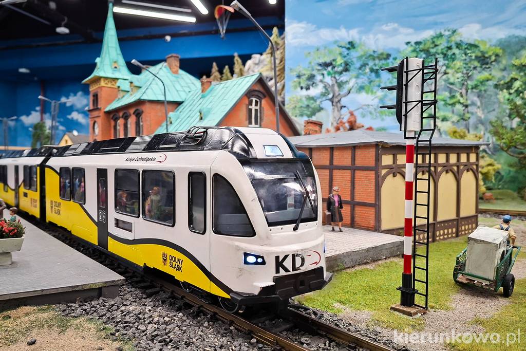 Po miniaturowym Dolnym Śląsku kursują również pociąg regionalnych Kolei Dolnośląskich