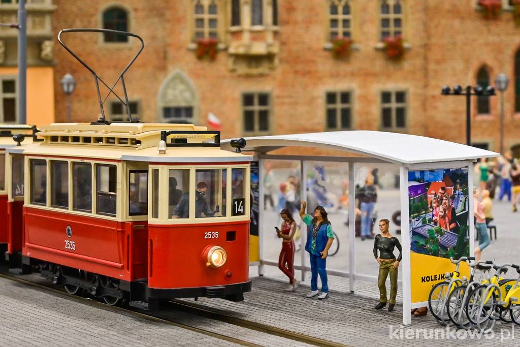 Po miniaturowym Starym Rynku Kolejkowo Wrocław jeździ nawet zabytkowy tramwaj