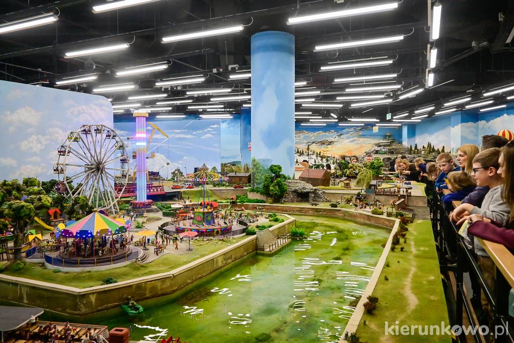 W Kolejkowo Wrocław znalazło się miejsce na miniatury lunapark oraz pływający po wodzie statek
