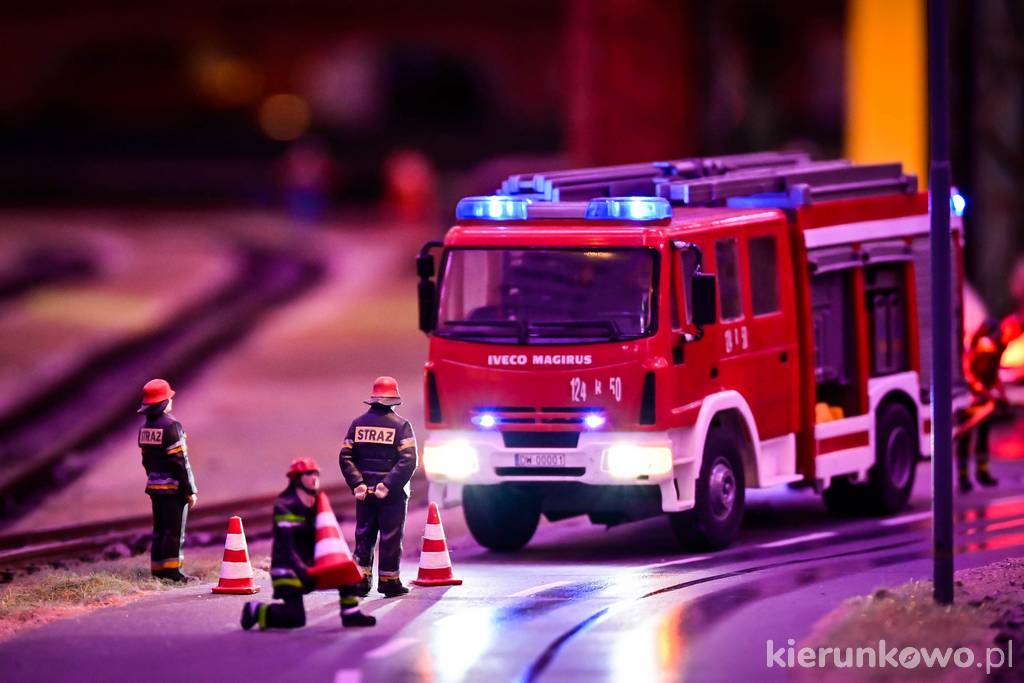 W Kolejkowo Wrocław doskonale oddano codzienność miasta. Tutaj strażacy podczas jeden z akcji w miniaturowym mieście
