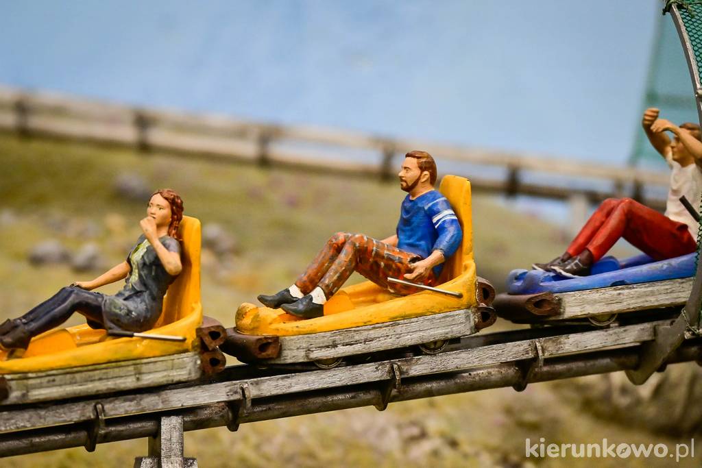 Miniaturowa kolejka górska, którą uruchamiacie przyciskiem