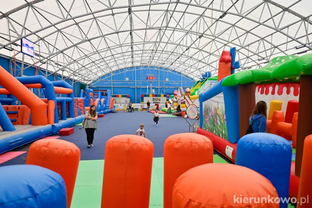 Centrum Aktywności FRAJDA w Kostrzynie (dmuchany plac zabaw w okresie letnim)