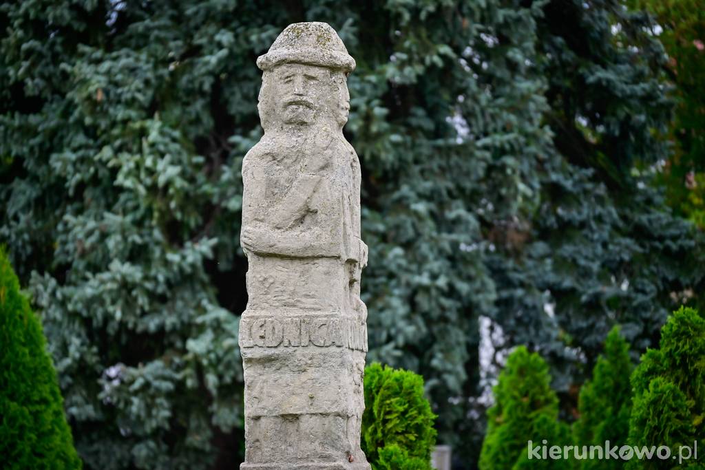 Rzeźba Światowida na kostrzyńskim rynku