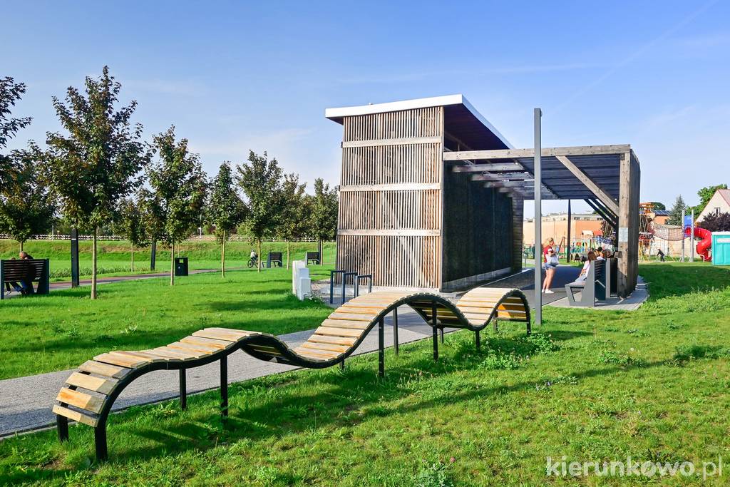 Plac Kurdeszowy i tężnia solankowa w Kostrzynie