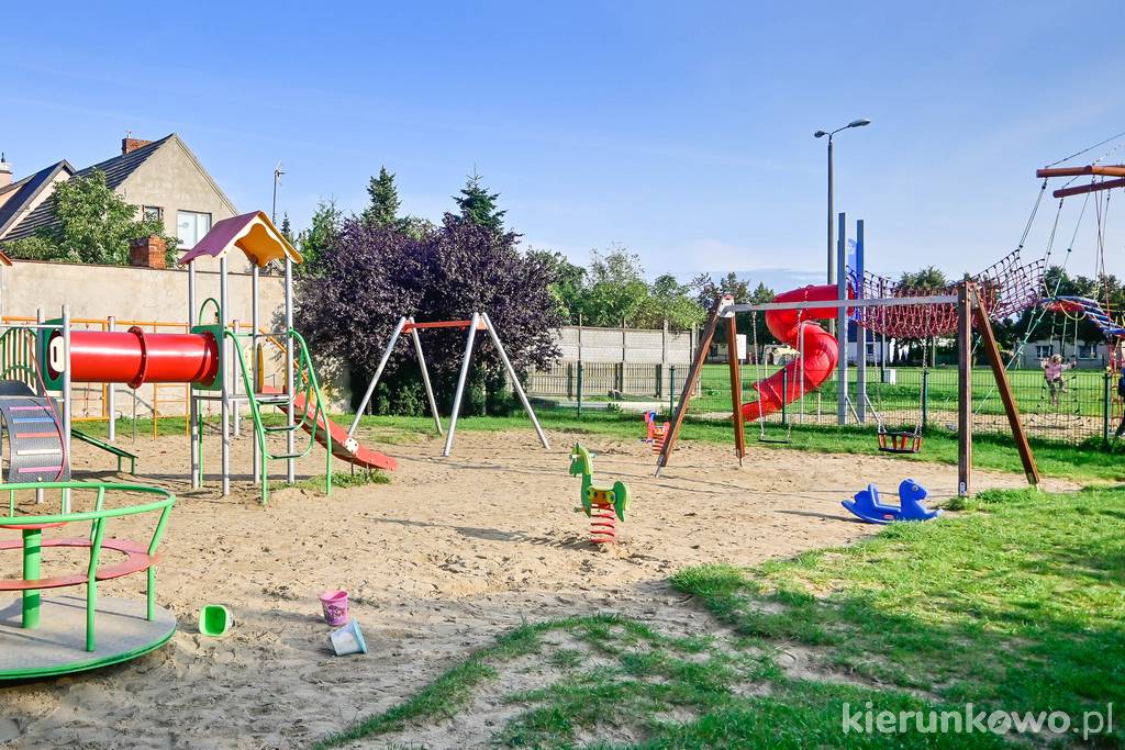 Plac zabaw dla dzieci na Placu Kurdeszowym w Kostrzynie