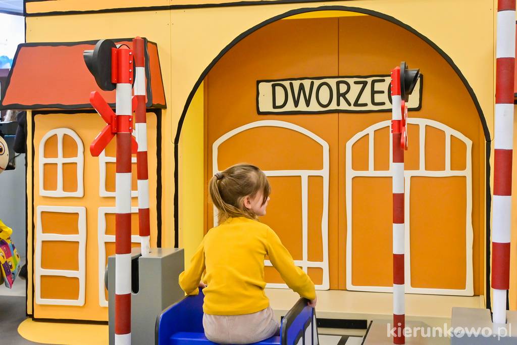 Dworzec kolejowy w poznańskim świecie Kici Koci