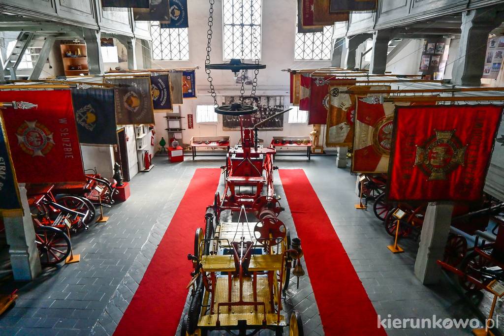 Wnętrze protestanckiego zboru w Rakoniewicach (ob. muzeum)