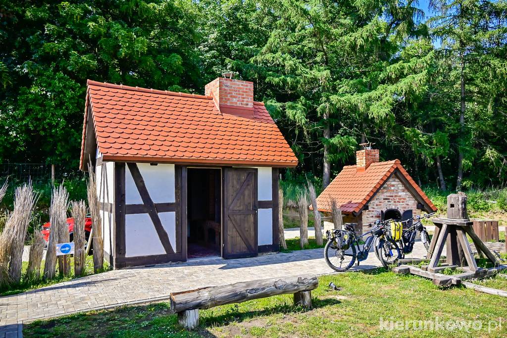Wędzarnia i piec chlebowy w skansenie w Niechorzu