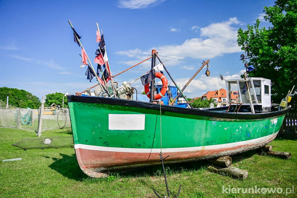Mini skansen w Niechorzu - jeden z kutrów rybackich na ekspozycji