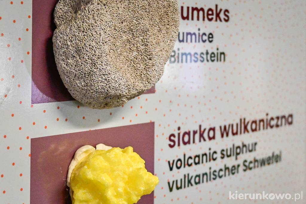 W tym miejscu dowiadujemy się, że pozornie pospolite skały skrywają w sobie wiele ciekawostek